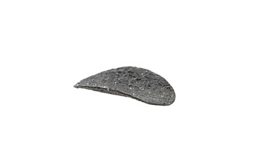 Naklejka premium Black potato chip isolated on white background