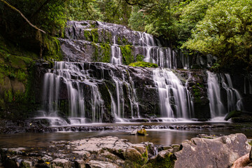 Fototapeta na wymiar Purakaunui Falls