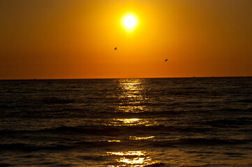 USA, Florida, Crescent Beach, Siesta Key, Sarasota, Seascape, Sunset Parasailing