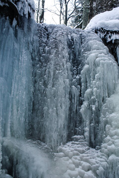 Eiszeit im Winter in der natur 