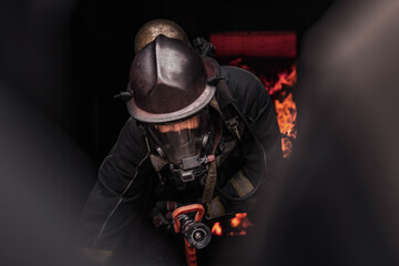 Naklejka premium fireman in action