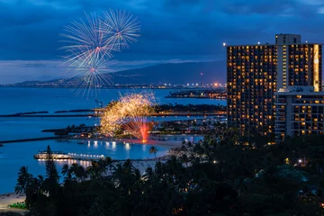 Fototapeten Fireworks, Waikiki Beach, Honolulu, Oahu, Hawaii. © Danita Delimont