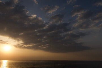 Fototapeta na wymiar 海辺の日の出