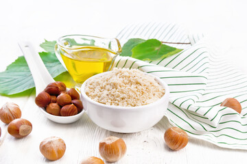 Flour hazelnut in bowl on light board