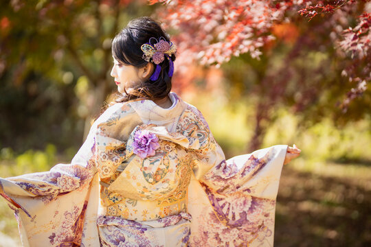 振袖を着た女性