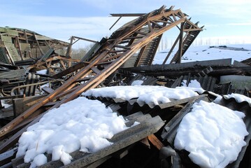 Dégats neige, calamité agricole. Effondrement d'un batiment agricole