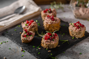 Homemade pate on heathy bread with cranberries - 418474218