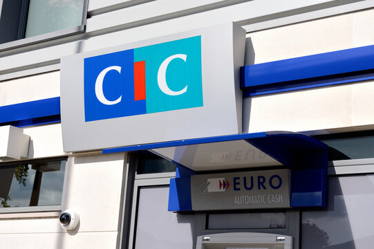 Agence bancaire CIC, distributeur de billet