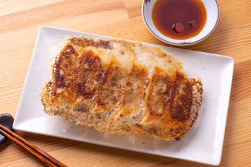 羽根つきギョウザ