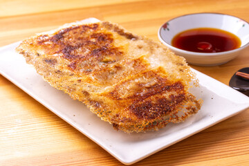 羽根つきギョウザ