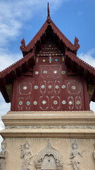 Obraz premium old wooden wanna temple
