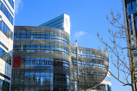 D&uuml;sseldorf (K&ouml;-Bogen), Germany - March 1. 2021: View on modern curved metal and glass facade of modern building with breuninger store against blue sky