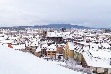 Panorama sur la ville de Belfort (Territoire de Belfort, Franche-Comté) sous la neige