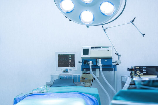 Wide Angle Of Surgery Medical Technology Equipment Ventilator With Cardiac Aids Life Support Equipment.