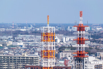 電波塔のある都市風景
