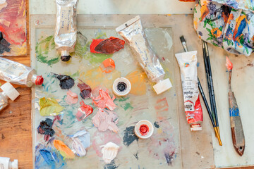 artist palette with brushes