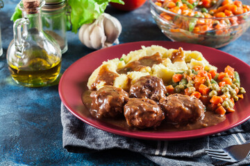 Roasted meatballs in dark sauce with mashed potatoes - 418511238