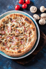 Pizza Bianca with bacon and mushrooms