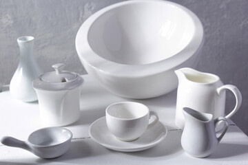Obraz na płótnie Canvas Empty crockery or ceramic dishes set. White kitchen dishware and tableware
