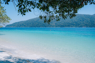 Clear water Very beautiful view overlooking the sandy beach under the sea behind a beautiful mountain. Located at Koh Lipe, White Sand Beach, Satun Province, Thailand.