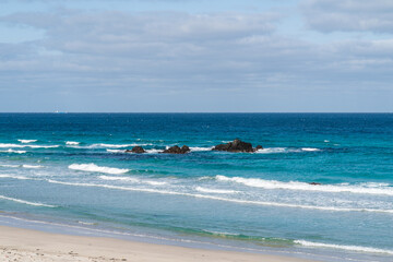 冬の角島のコバルトブルーの海