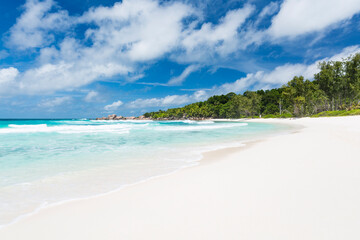 Fototapeta na wymiar Perfect Beach And Emerald Water, Seychelles