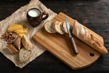 Sliced rye bread on a cutting board