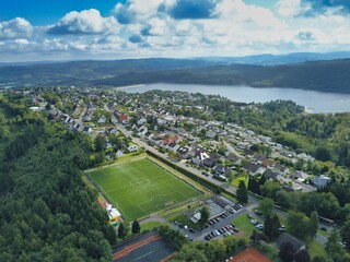 Fußballplatz am See