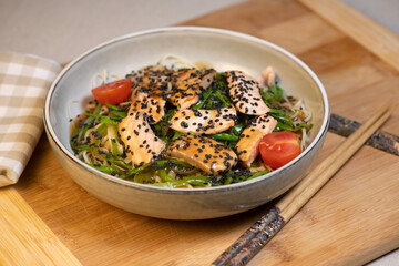 Vietnamese recipe, Warm noodle salad with salmon and sweet peas, Bo Bun, Sweet peas, salmon, tomato, teriyaki sauce, Noodle