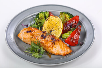 Roasted salmon fillet with vegetables