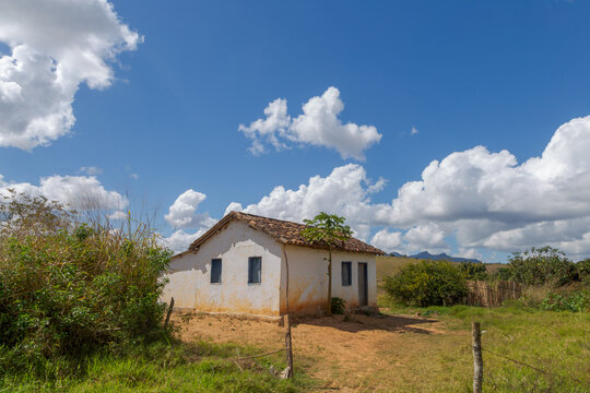 Casa De Trabalhador Rural Em Guarani, Estado De Minas Gerais, Brasil