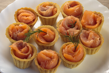Tasty tartlets with salted salmon.