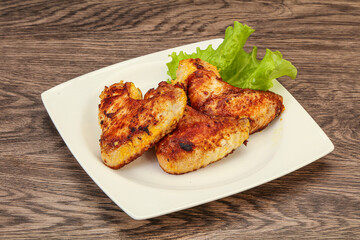 Roasted chicken wings with spices