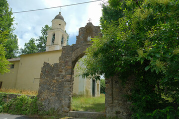 Fototapeta na wymiar La chiesa di Santa Maria Assunta nel comune di Deiva Marina, in provincia di La Spezia.