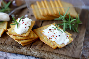 Delicious crackers with cream cheese. Cookies with cream cheese.