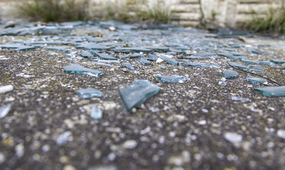 Shattered glass to pieces