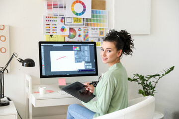 Obraz na płótnie Canvas Young female designer working in office