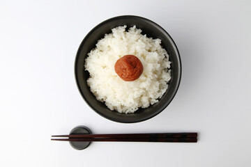 ごはん 梅干 白飯 ご飯 どんぶり 白背景