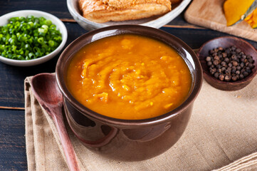 .Pumpkin cream made at home, accompanied by toast.