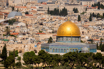 Cúpula de la Roca y vista de la ciudad de Jerusalén en Israel