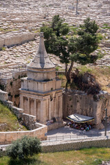 Fototapeta na wymiar Tumba de Absalón en la ciudad de Jerusalén capital de Israel