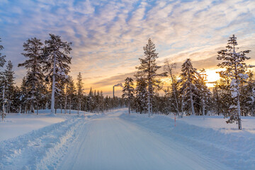 Obraz premium Winter landscape at sunset, frozen trees in winter in Lapland, Finland 