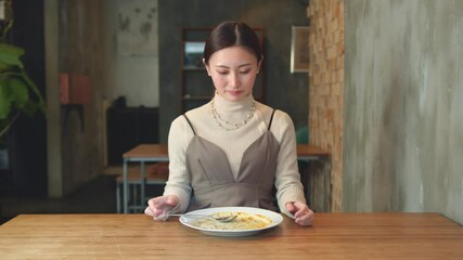 Young asian woman finish to eating curry in a cafe 4K