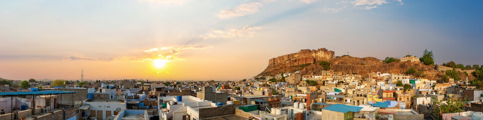 Obraz premium Panoramic view of Mehrangarh fort at Jodhpur, Rajasthan, India. An UNESCO World herritage.