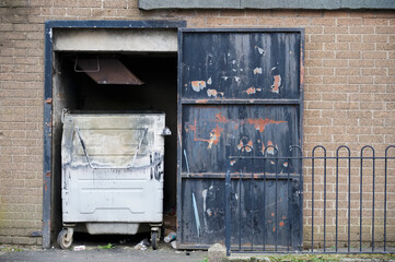 Chute for rubbish and metal ship on wheels