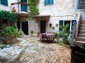 Obraz premium old house courtyard