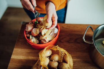 Kartoffeln schälen