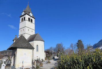 Fototapeta na wymiar Liebfrauenkirche und Ölbergkapelle, Kitzbühel, Tirol