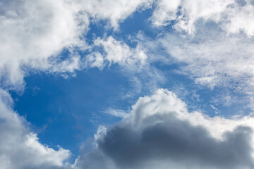 Obraz premium Picturesque textured clouds in the sky at the daytime