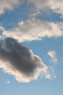 View of the sky with clouds on a late winter afternoon
